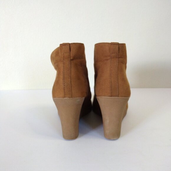 Merona Tan Faux Suede Lace-Up Wedge Ankle Boots Size 10 - Picture 3 of 6